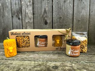 DVOJMOCNÝ MED OD JEŽÍŠKA 🎁🎄 Dvojbarevný med je tvořen vždy z jedné poloviny klasickým květovým medem a z druhé poloviny...