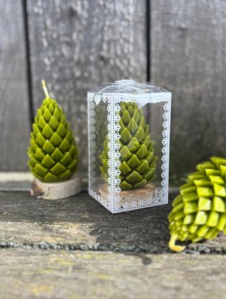 DÁRKOVÁ ŠIŠKA Dokonale a do detailu propracovaná svíčka šišky odlitá z pravého včelího vosku dobarveného do zelené barvy....