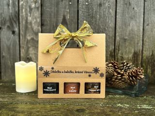 Vánoce pro babičku a dědu 🌟🎁 Vybrat dárek pro babičku a dědu nebylo lehčí. S medovou odnoskou darujete velký kus zdraví....